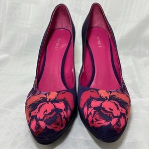 Nine West Rocha Floral Pumps